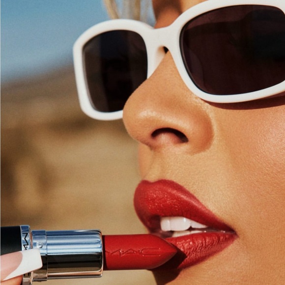 💋 RUBY WOO a MAC RETRO MATTE LIPCOLOR. RETAIL $23. **NEW / BOX. FULL SIZE. - Picture 13 of 15